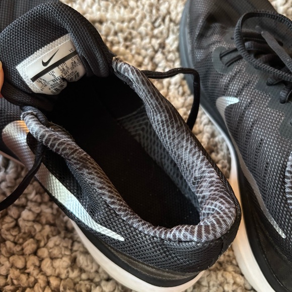 Women’s Black Nike Tennis Shoes / Training Shoes Size 7.5 - Picture 7 of 7